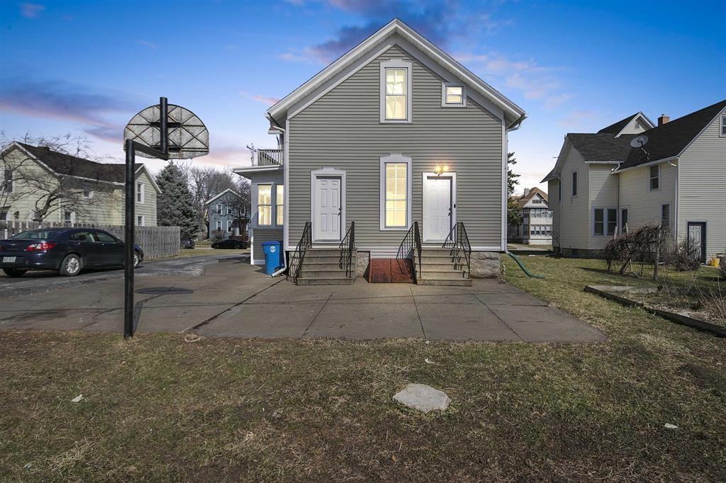 319 E Irving Ave - Photo 3 of 14