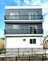 featured image of 4511 Rosewood Avenue #1