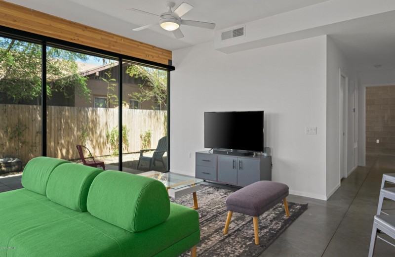 1316 E Fillmore St #1 - Photo 4 of 17