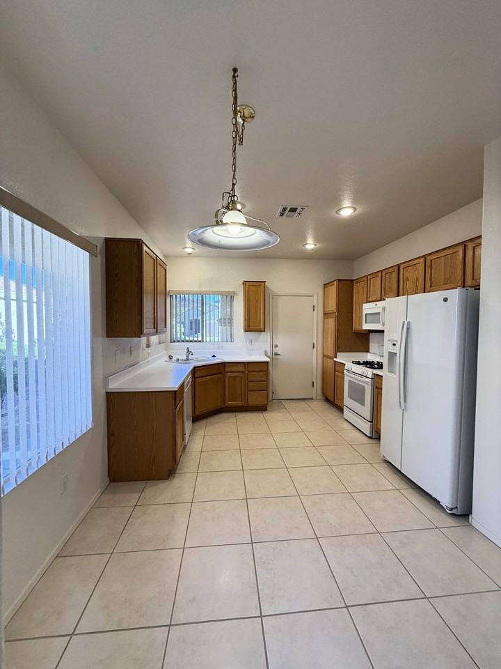 2152 Indigo Creek Ave #NA - Photo 6 of 16