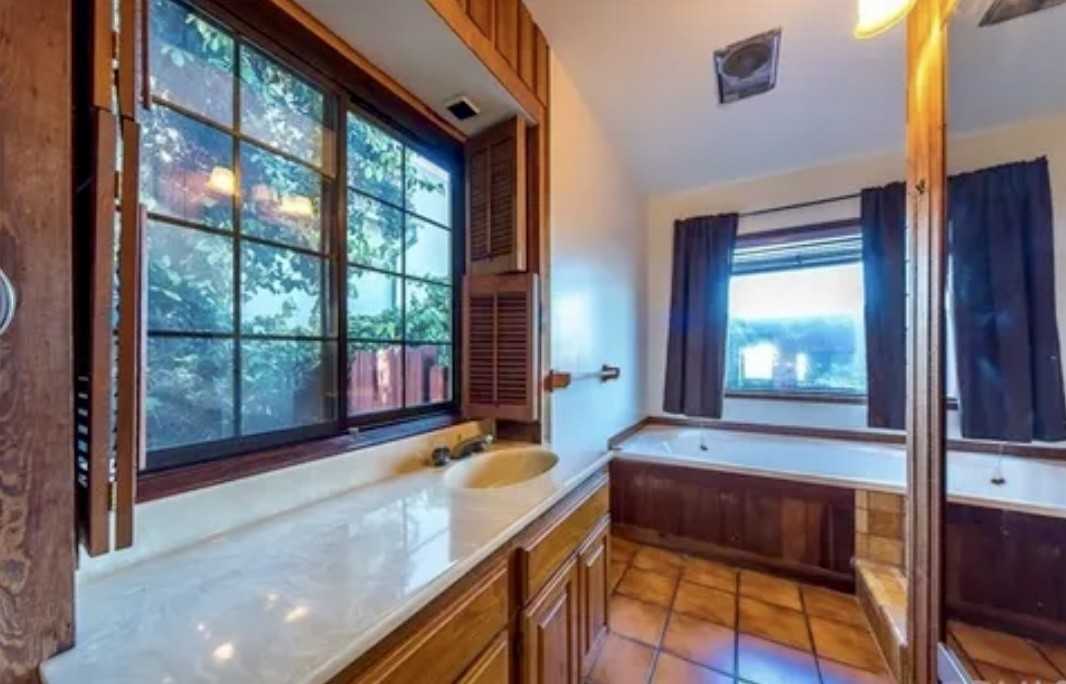 7506 Earldom Ave #NA - Photo 3 of 33