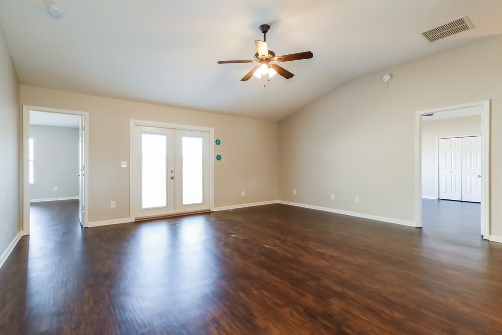 2608 Royal Pointe Dr - Photo 3 of 14