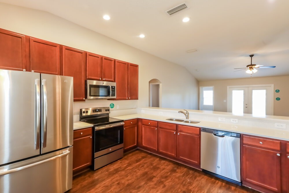 2608 Royal Pointe Dr - Photo 5 of 14