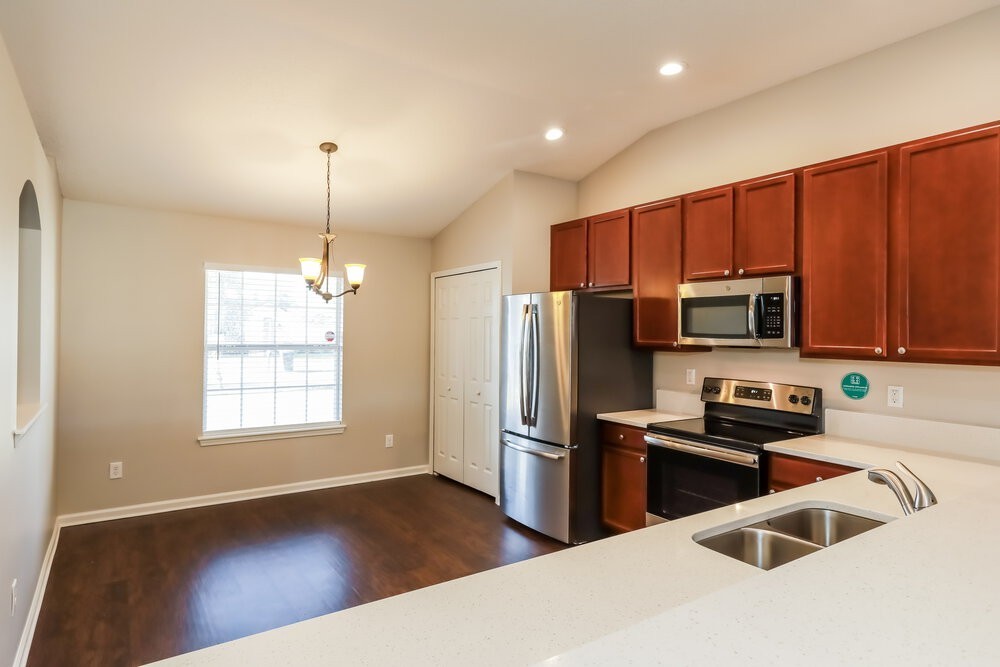 2608 Royal Pointe Dr - Photo 6 of 14