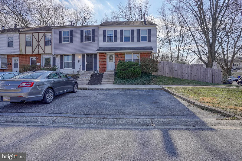 102 Hopkins Ct - Photo 2 of 14