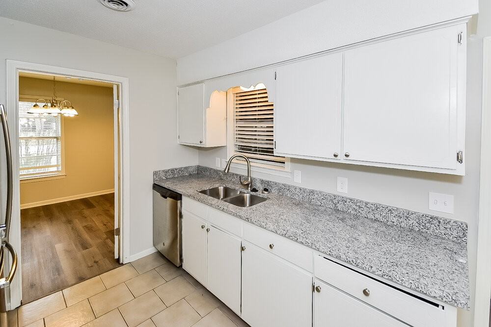 9077 Neil Ave - Photo 6 of 16