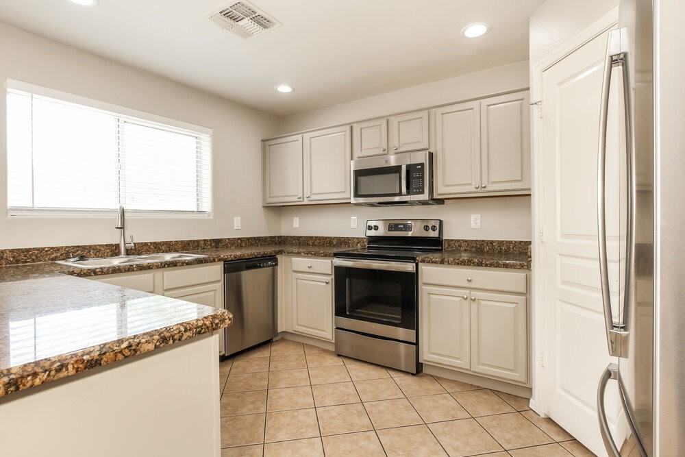 24236 W Lasso Ln - Photo 7 of 17