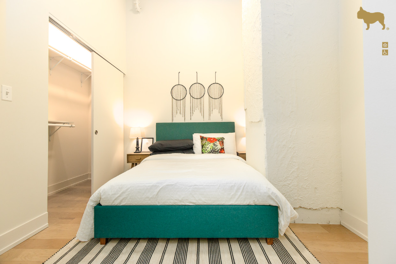 201 East Adams Street - Photo 4 of 8