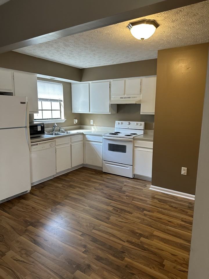 501 Mansion St #503 - Photo 4 of 10