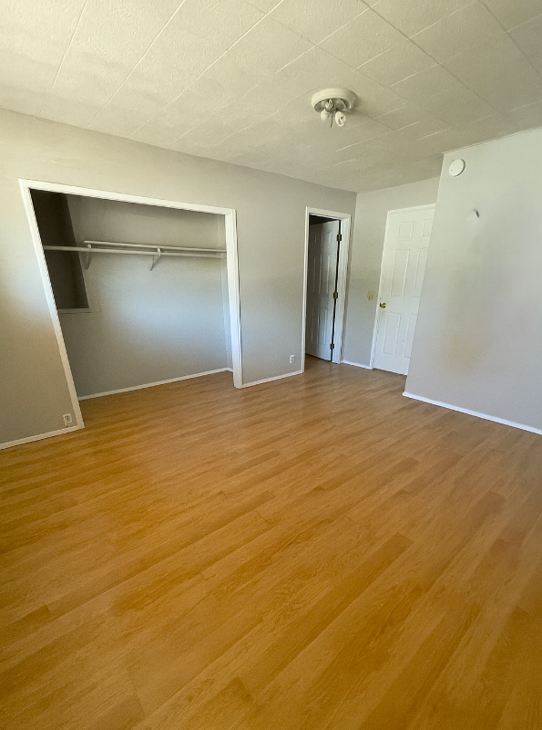 1112 S Yew St - Photo 7 of 11