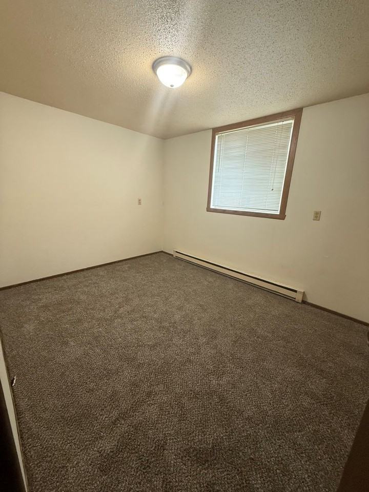 Summerset Apartments - Photo 2 of 7