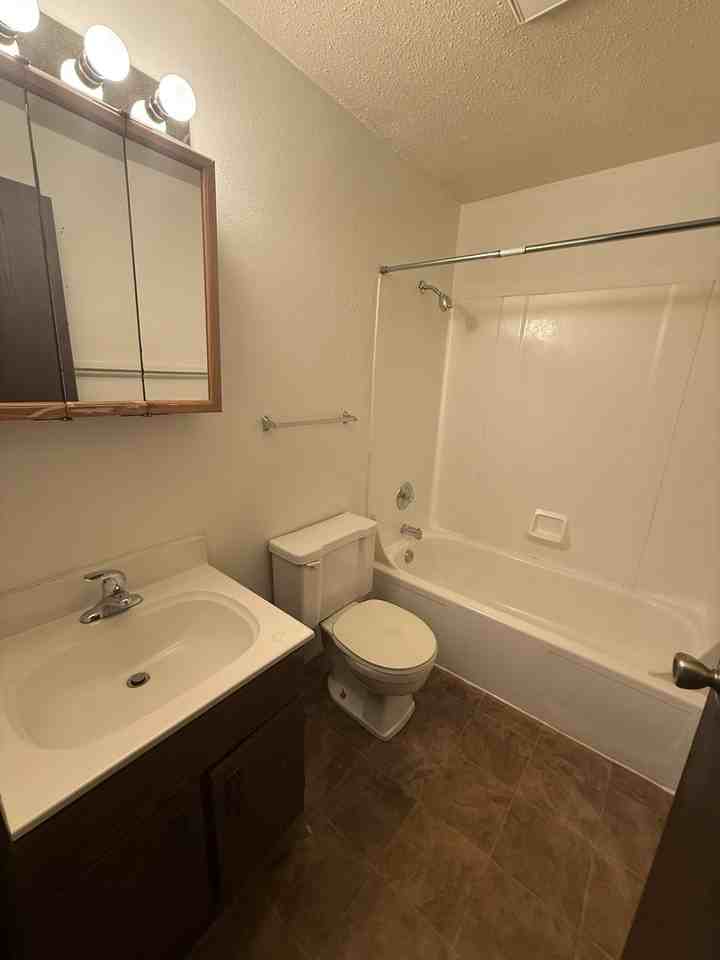 Summerset Apartments - Photo 3 of 7