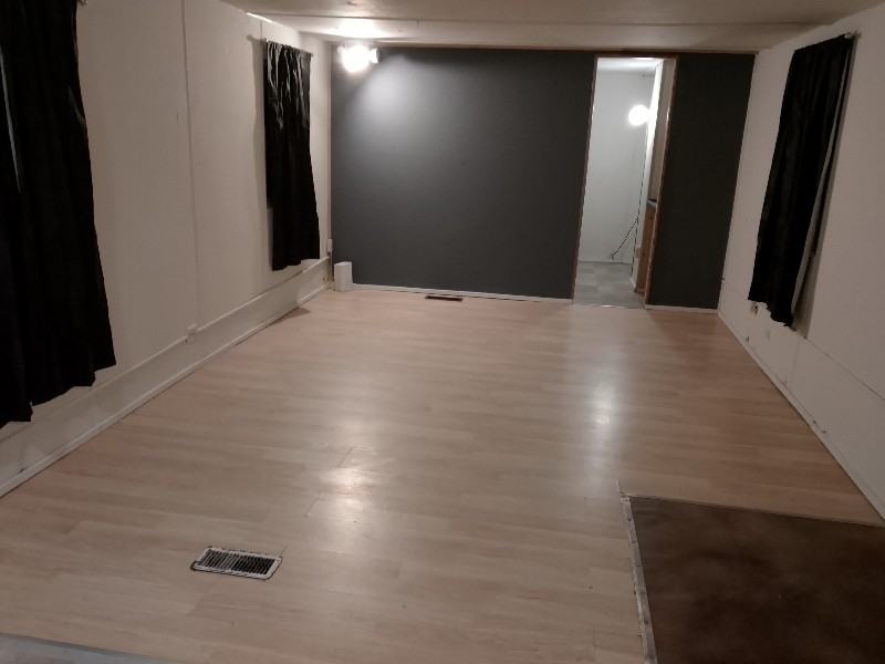 675 7th Street - Photo 7 of 20