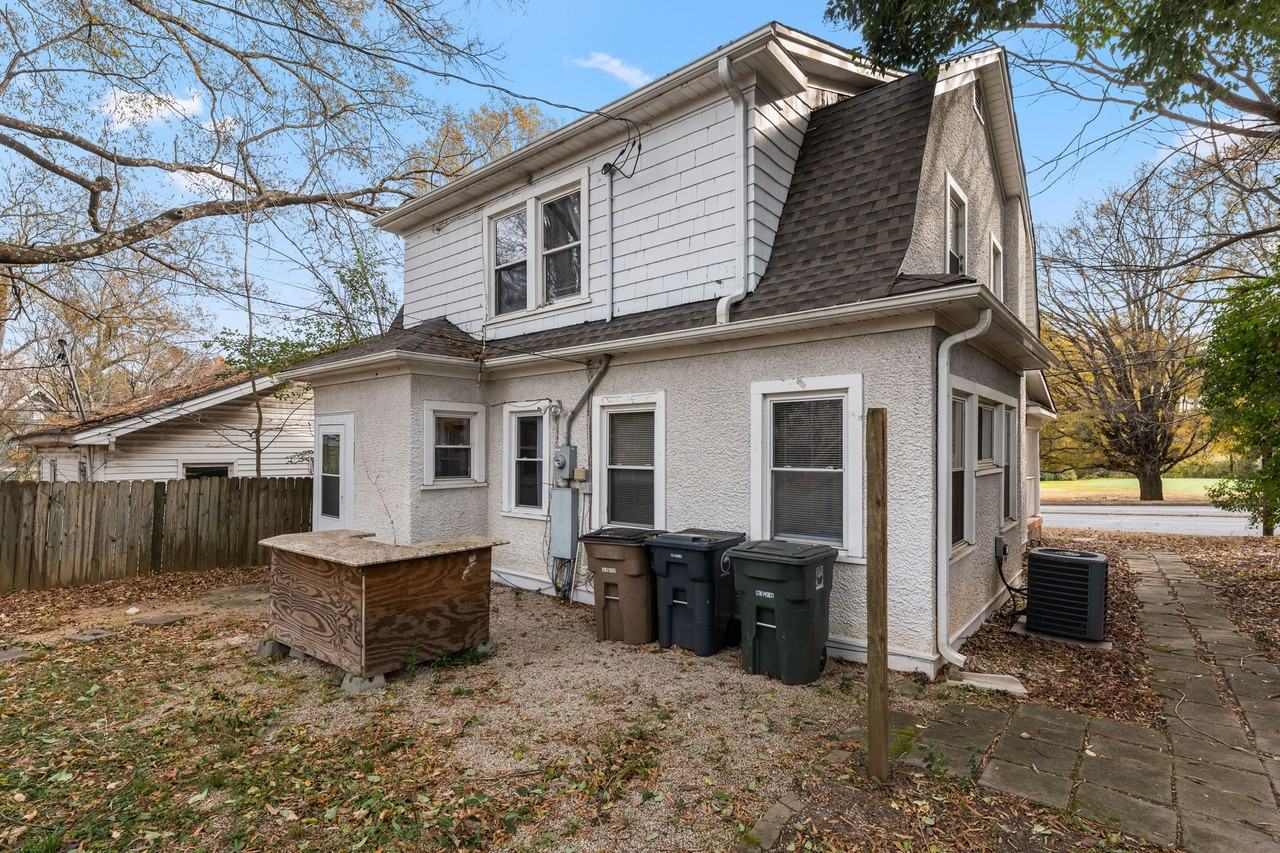 1402 W Market St #1402 - Photo 4 of 32