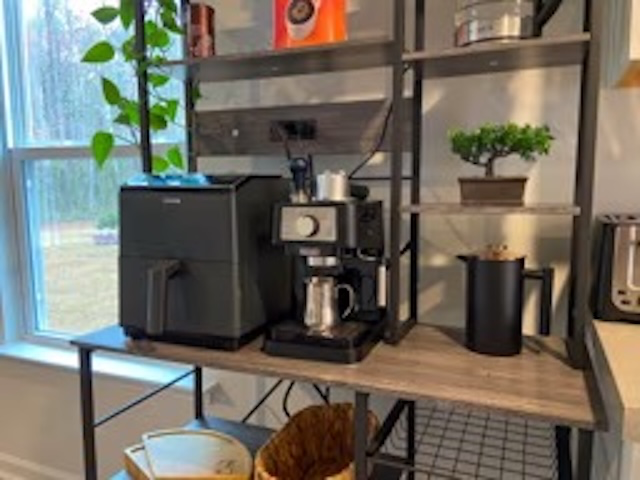 125 E Sunrise Ln - Photo 4 of 13