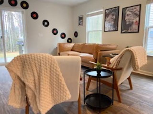 125 E Sunrise Ln - Photo 5 of 13