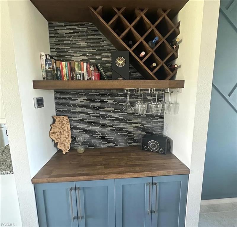 4117 Nw 22nd St - Photo 7 of 8