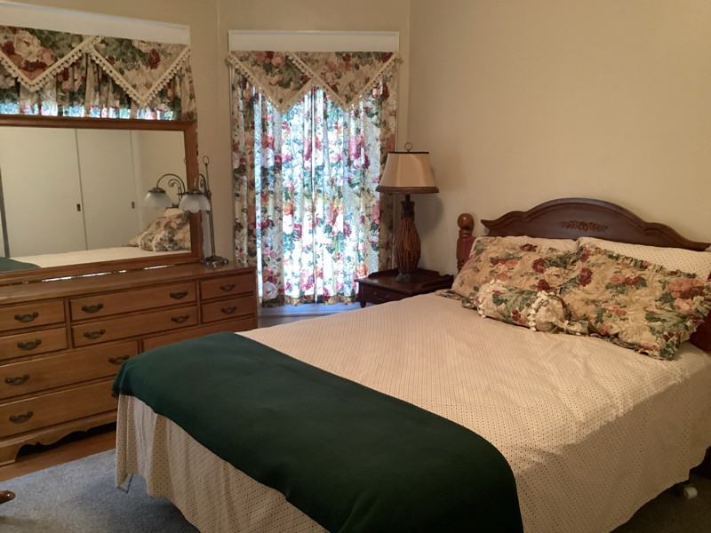 269 W Borden Ave - Photo 4 of 17