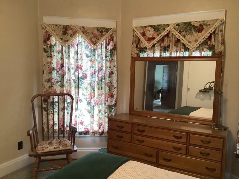 269 W Borden Ave - Photo 5 of 17