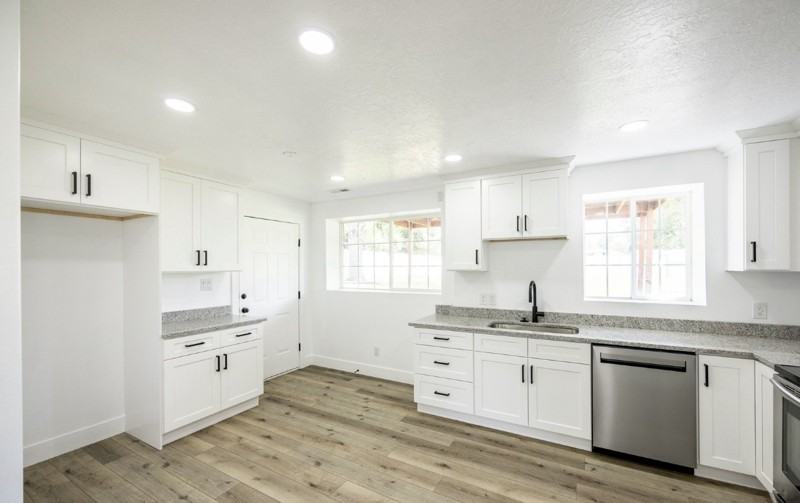 457 4th Street Southeast - Photo 3 of 15