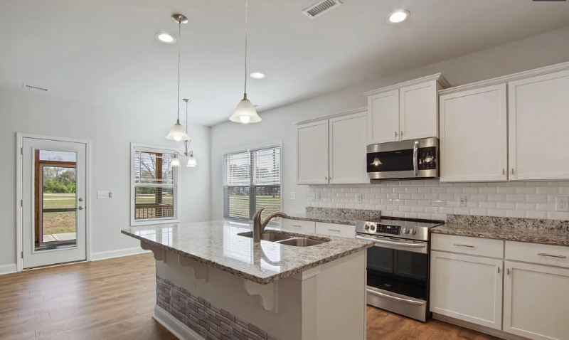 112 Boomer St - Photo 4 of 12