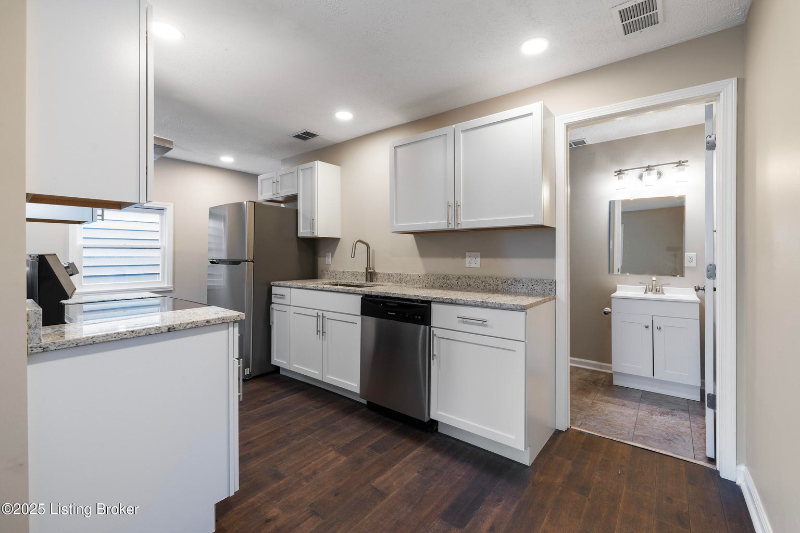 1016 Payne St - Photo 5 of 16