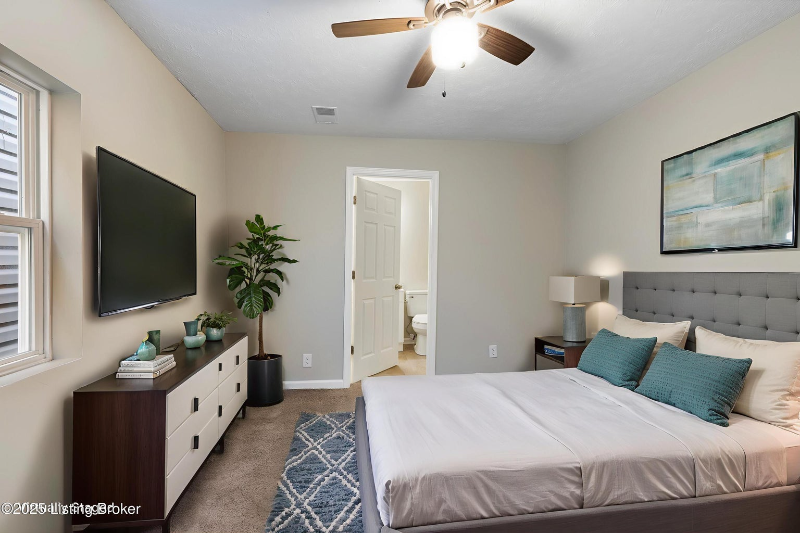 1018 Payne St - Photo 5 of 11