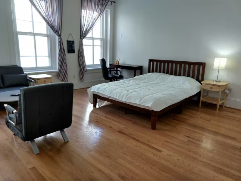 131 C Street Southeast #1 - Photo 2 of 10