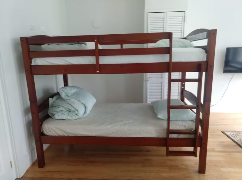 131 C Street Southeast #1 - Photo 3 of 10