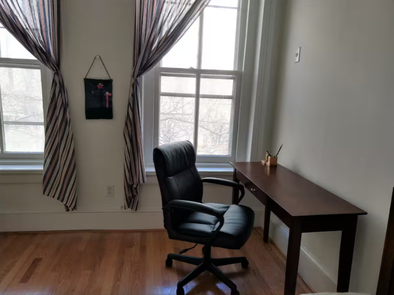 131 C Street Southeast #1 - Photo 4 of 10