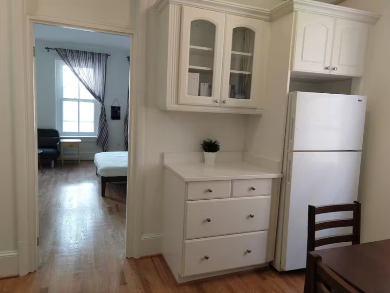 131 C Street Southeast #1 - Photo 7 of 10