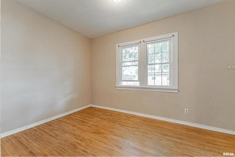 414 6th Street - Photo 3 of 12