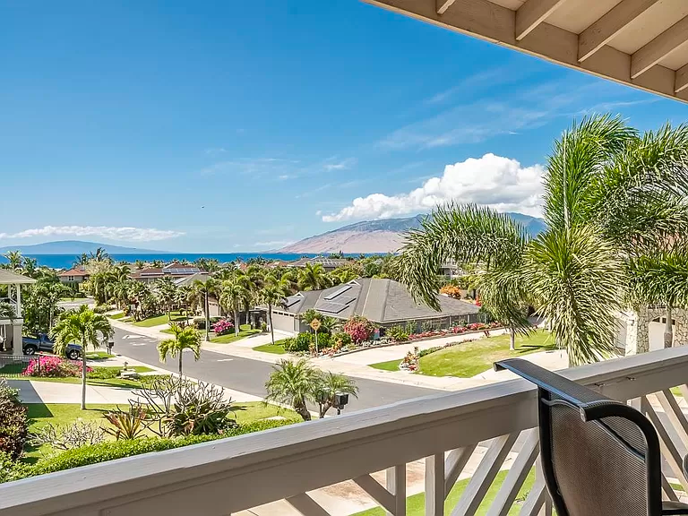 142 Laukahi St - Photo 4 of 15