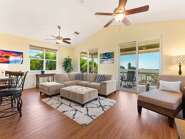 142 Laukahi St - Photo 6 of 15