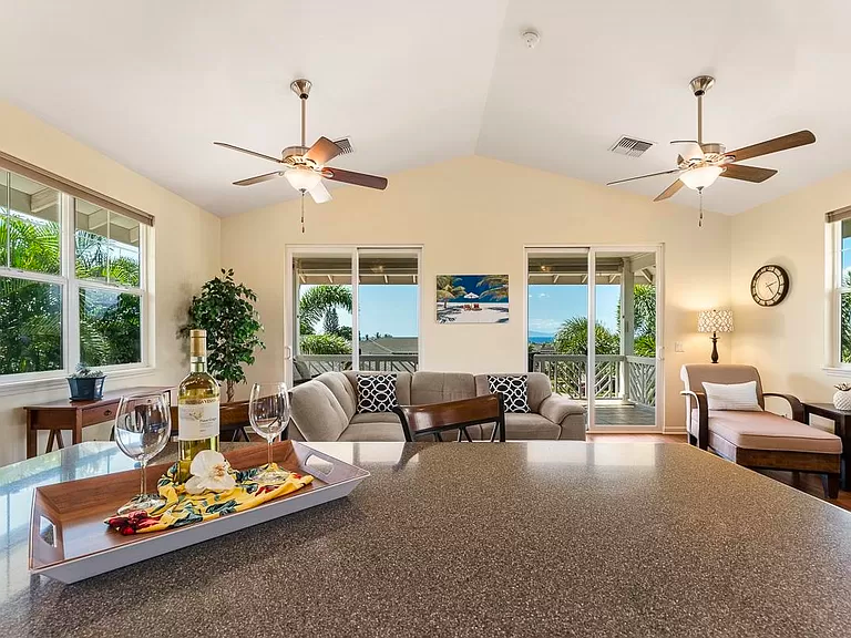 142 Laukahi St - Photo 7 of 15