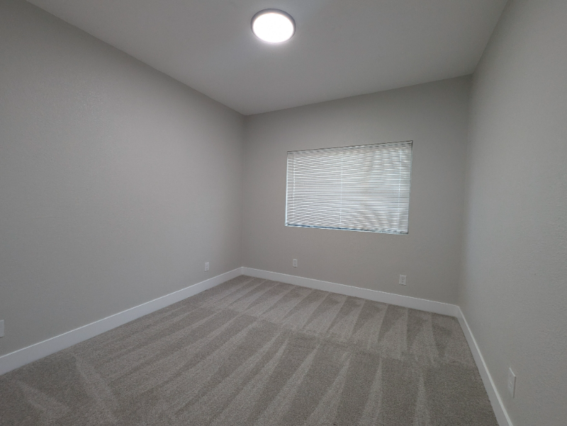 1626 Bridge St - Photo 4 of 11