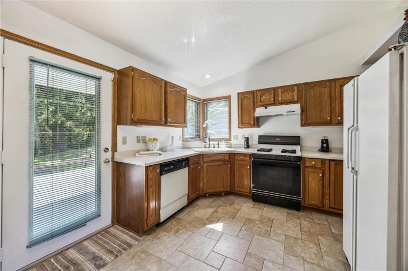 4970 Boyd Avenue - Photo 7 of 20