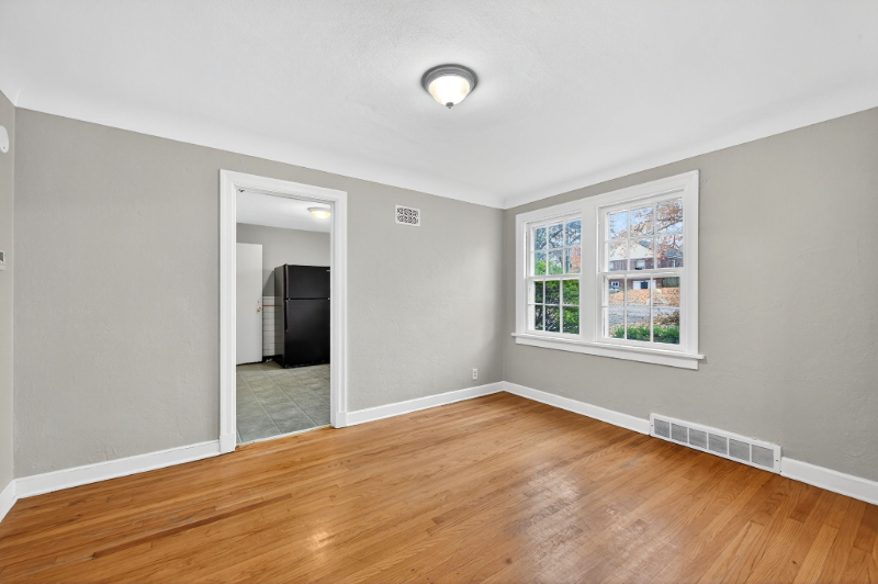 3653 Eminence Blvd - Photo 7 of 16