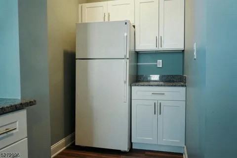 225 Somerset Street - Photo 3 of 8
