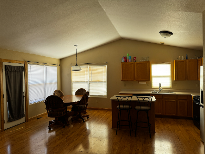 1017 Basin Ct - Photo 4 of 12