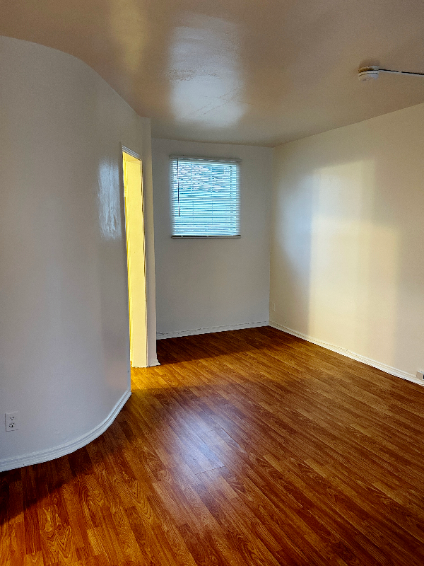 1737 N Sycamore Ave #107 - Photo 3 of 11