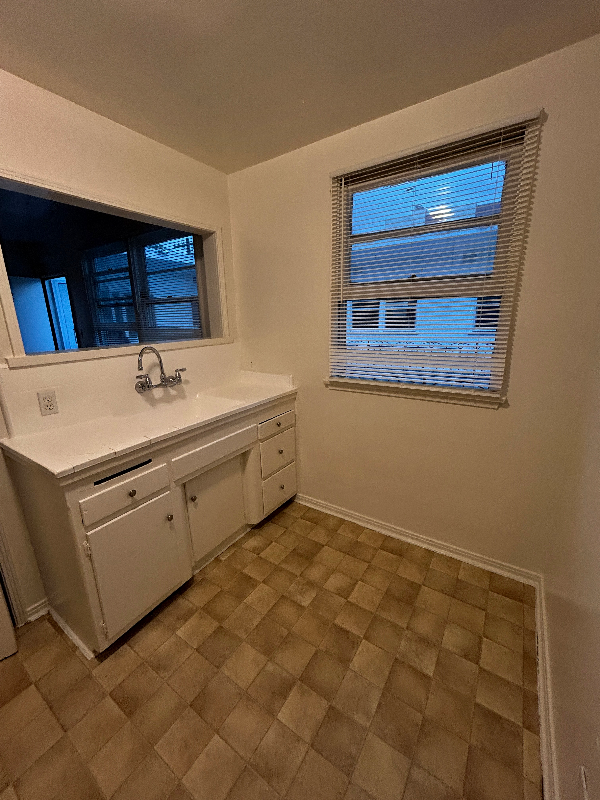 1737 N Sycamore Ave #107 - Photo 5 of 11