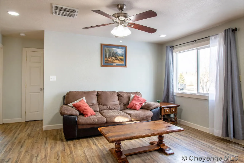 620 Alexander Ave - Photo 3 of 20