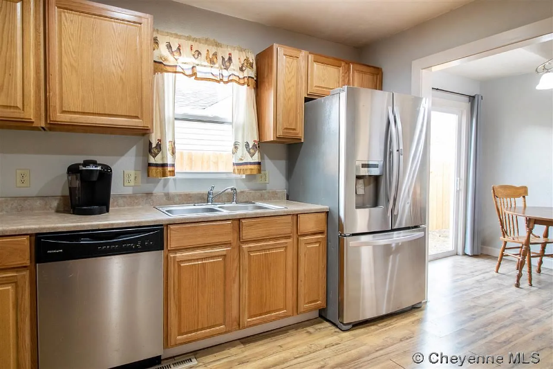 620 Alexander Ave - Photo 7 of 20