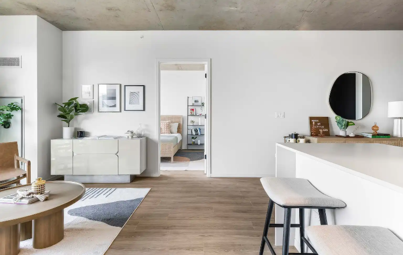 219 N Elizabeth St - Photo 5 of 17