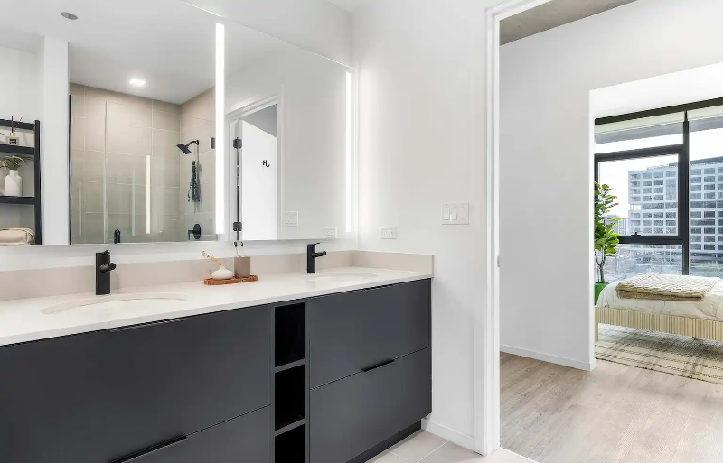 219 N Elizabeth St - Photo 6 of 17