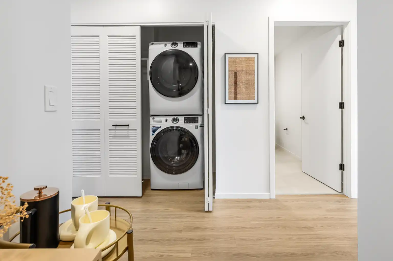 219 N Elizabeth St - Photo 7 of 17