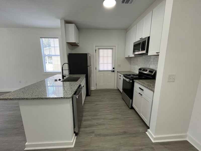 1934 Elvin Dr - Photo 4 of 10