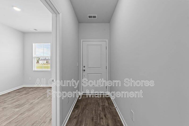 136 Talladega Drive - Photo 4 of 10