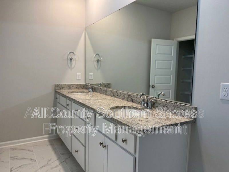 5692 Whitebark Dr - Photo 3 of 10